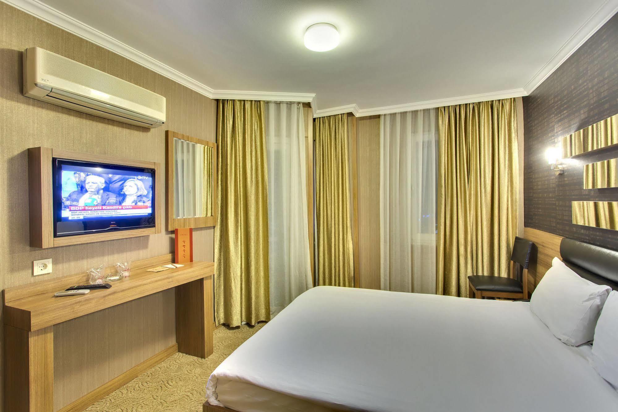 Antroyal Hotel Antalya Exteriör bild